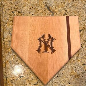 ⚾️ NY Yankees ‘Home Plate’ Wood Cutting Board - Brand New